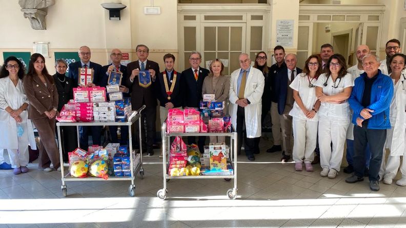 Dal Rotary giocattoli e libri ai pazienti dell’Infantile di Alessandria raccolti col service ‘Piccoli Amici’