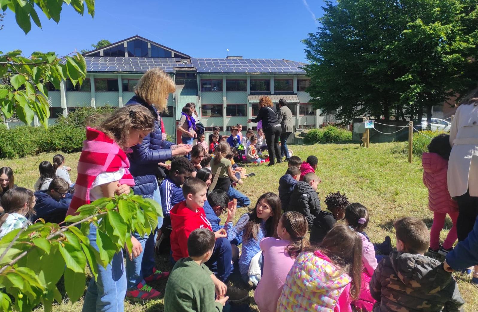 Inaugurata a Serravalle l’Aula Natura di WWF e P&G: 900 bimbi a scuola nel verde