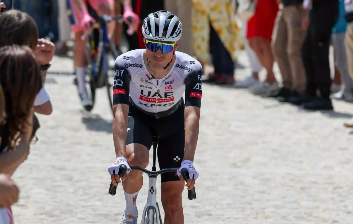 Giro d’Italia: Ayuso vince in salita a Tagliacozzo, Roglic prende la maglia rosa