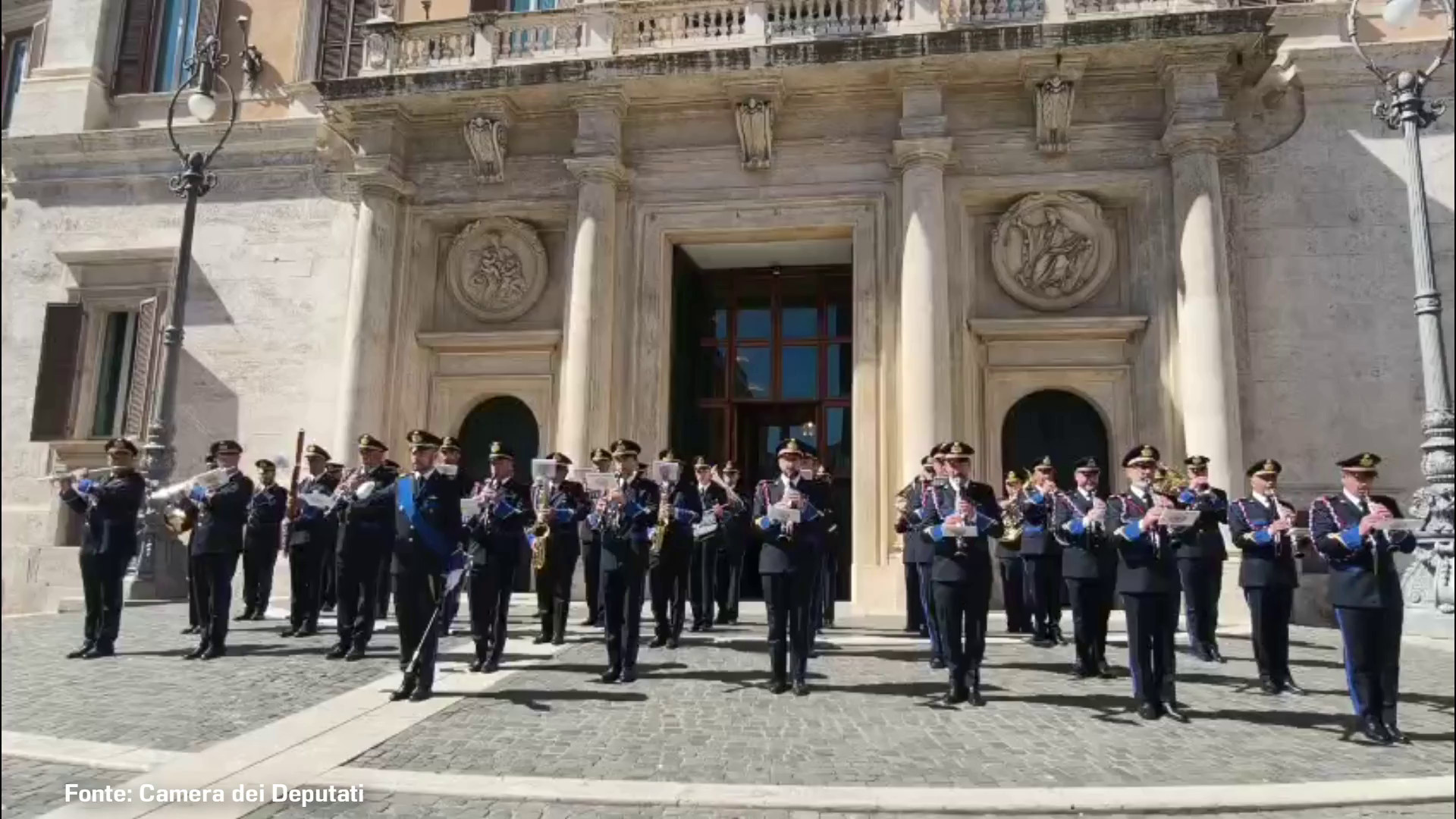 2 Giugno, con l’inno nazionale è iniziato “Montecitorio a Porte Aperte”