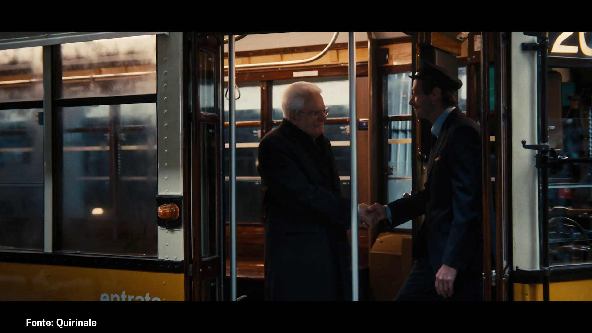 Milano-Cortina, Mattarella “attore” sul tram guidato da Valentino Rossi