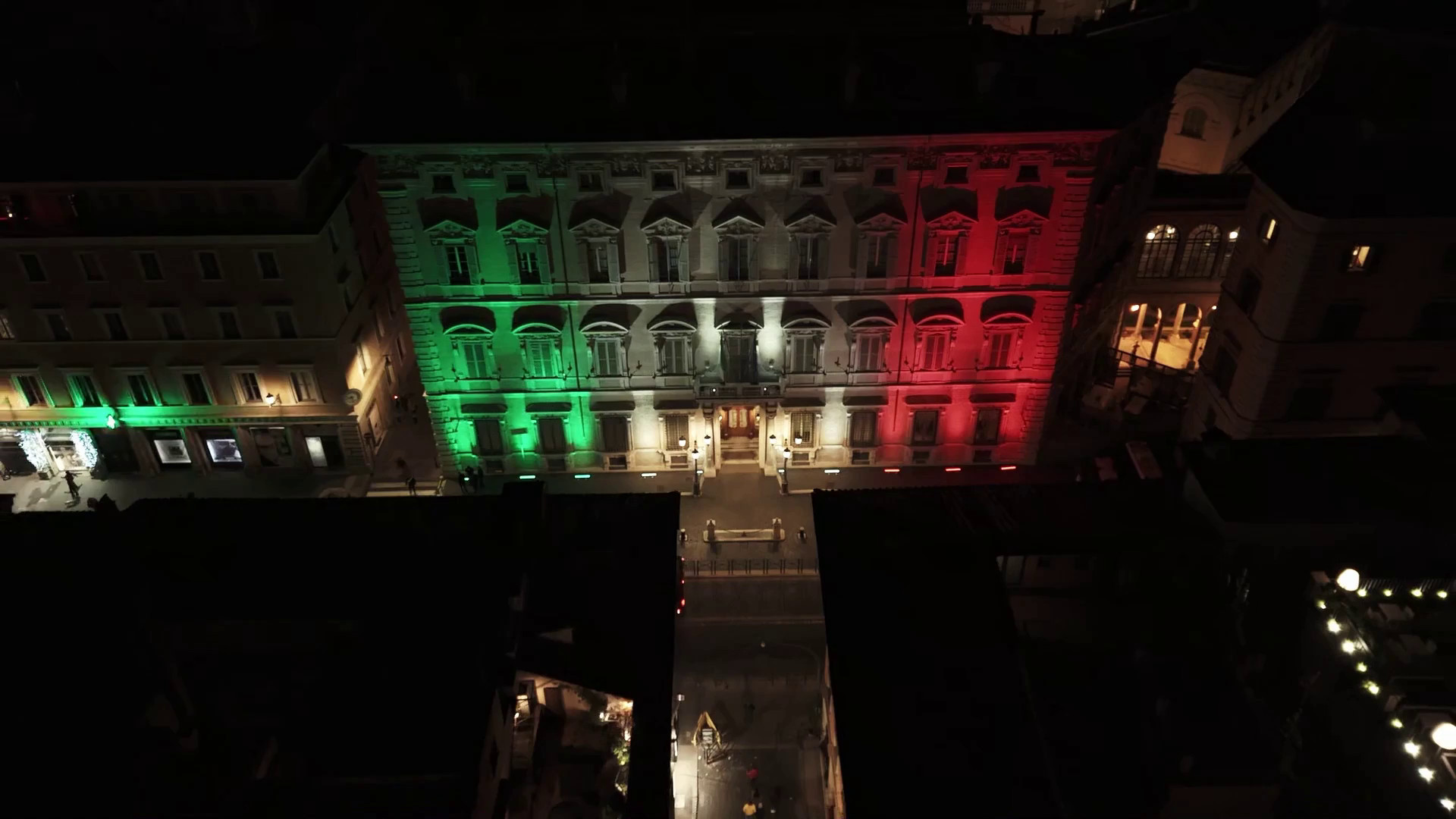 Giorno del Ricordo, la facciata di Palazzo Madama illuminata con il Tricolore