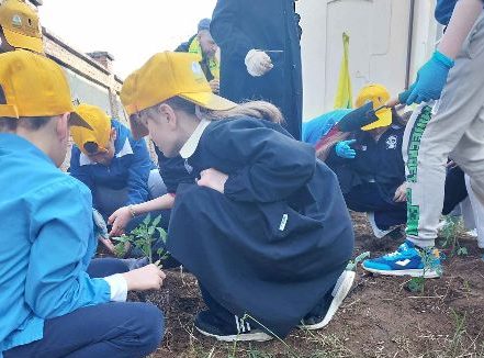 Coldiretti a scuola: le semine di primavera insegnate ai bambini negli orti didattici